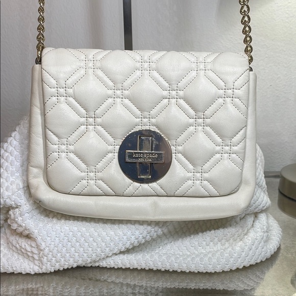 kate spade Handbags - Kate Spade Aster Court Naomi Crossbody Purse Quilted White Gold Hdwe Red Lining